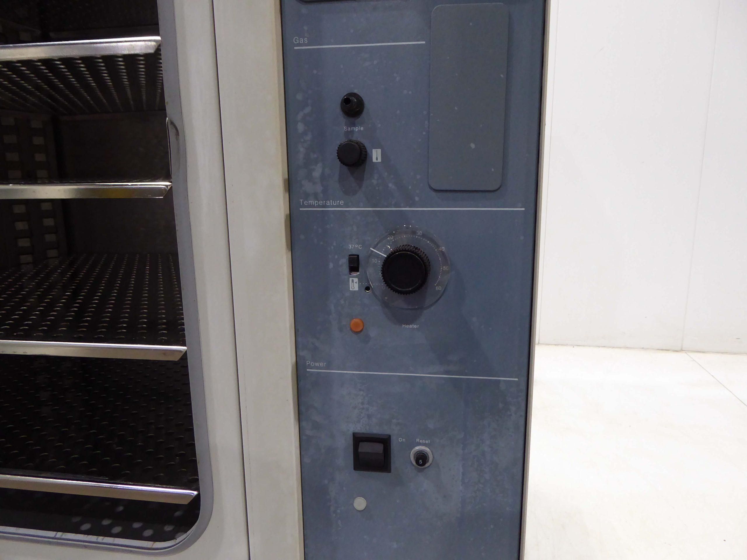LE2128e